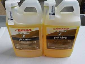 lot 30 image: 2 - 2 Liter Jugs BETCO Fast Drawl P...