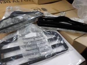 lot 87 image: 20 No Slip Hangers...