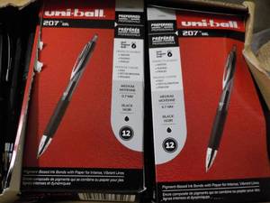 lot 96 image: Uni-Ball 207 Gel Pens...