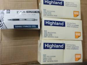 lot 124 image: 3 - 12 Packs Highland Post Its and ...