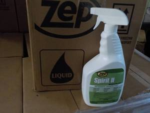 lot 142 image: Case of 12 qt Spray bottles ZEP Spi...