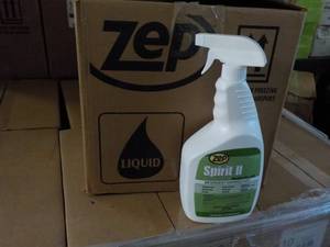 lot 143 image: Case of 12 qt Spray bottles ZEP Spi...