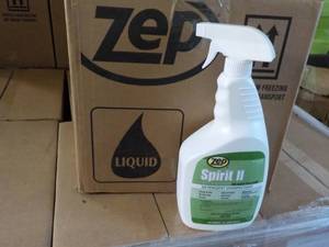 lot 147 image: Case of 12 qt Spray bottles ZEP Spi...