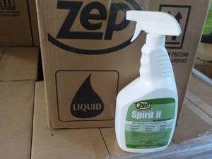lot 148 image: Case of 12 qt Spray bottles ZEP Spi...
