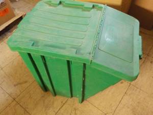 lot 152 image: Recycle Bin 21 x 16 Lids latch- ma...
