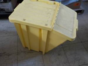 lot 153 image: Recycle Bin 21 x 16 Lids latch- ma...