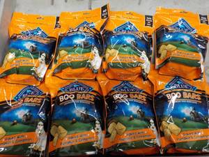 lot 206 image: 8 - 11 oz Bags Blue Boo Bars Dog Bi...