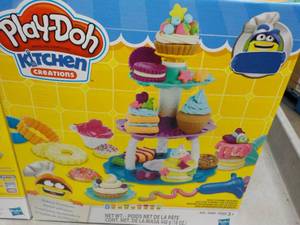 lot 211 image: 2 Play Doh Kitchen Creations...