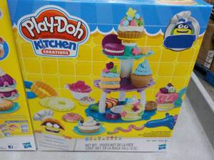 lot 213 image: 2 Play Doh Kitchen Creations...