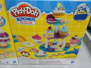 lot 214 image: 2 Play Doh Kitchen Creations...