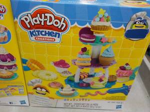 lot 215 image: 2 Play Doh Kitchen Creations...