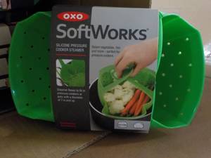 lot 257 image: 4 Pack OXO Softworks Silicone Press...