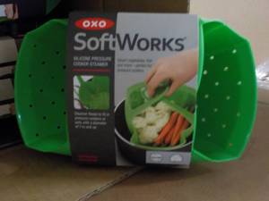 lot 259 image: 4 Pack OXO Softworks Silicone Press...