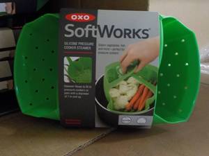 lot 260 image: 4 Pack OXO Softworks Silicone Press...