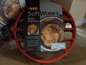 lot 264 image: 3 Pack OXO Softworks Silicone Press...
