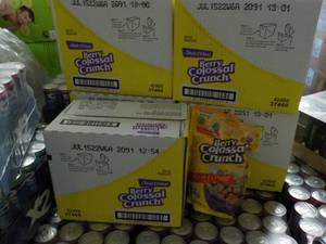 lot 365 image: 5 Boxes Malt O Meal Berry Colossal ...