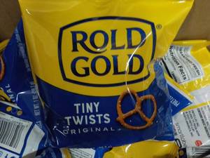 lot 424 image: Case of Rold Gold Tiny Twists...