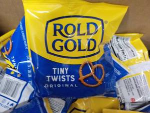 lot 425 image: Case of Rold Gold Tiny Twists...