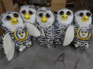 lot 431 image: 5 Feisty Pets- squeeze the back of ...