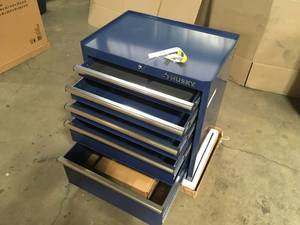 Husky 27 in. W x 18 in. D Standard Duty 11-Drawer Tool Chest see pictures