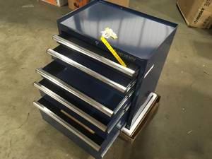 lot 15 image: Husky 27 in 5 Drawer Tool cabinet blue