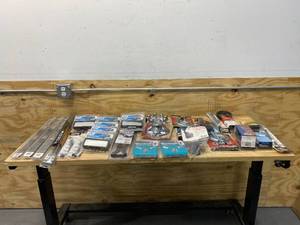 lot 40 image: Lot of Various Automotive Related Products