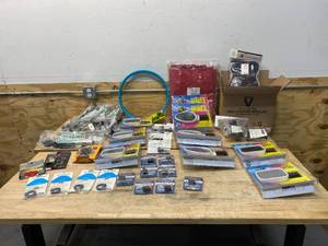 lot 71 image: Lot of Sporting Goods Related Items