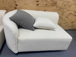 lot 86 image: Chase Lounge- White