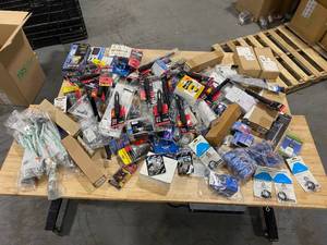 lot 96 image: Large Lot of Miscellaneous Items