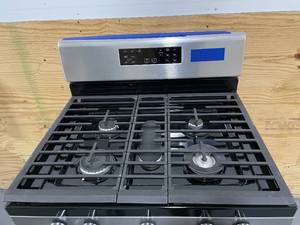 lot 1B image: WHIRLPOOL Whirlpool  30-in 5 Burners 5-cu ft Self-cleaning Air Fry Convection Oven Freestanding Gas Range (Fingerprint Resistant Stainless Steel)