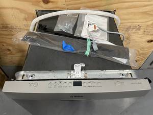 lot 1H image: Bosch SHS843AF5N  300 Series Top Control 24-in Built-In Dishwasher (Stainless Steel) ENERGY STAR, 48-dBA