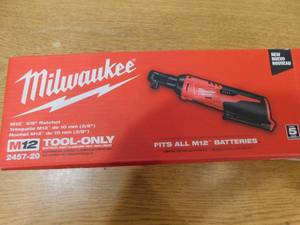 lot 7 image: New Milwaukee M12 12V Lithium-Ion Cordless 38 in. Ratchet (Tool-Only)
