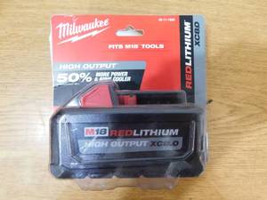 lot 32 image: Milwaukee M18 18-Volt Lithium-Ion HIGH OUTPUT XC 8.0 Ah Battery