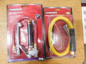 lot 43 image: Husky Dual Foot Inflator Gauge & Swival adapter