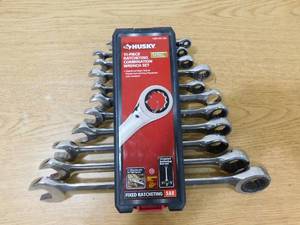 lot 46 image: Husky Ratcheting SAE Combination Wrench Set (11-Piece)