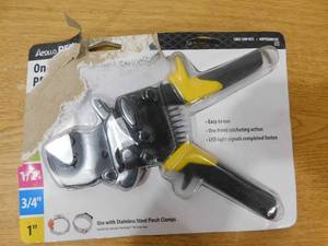 lot 75 image: Apollo 38 in. to 1 in. 1-Hand PEX-B Pinch Clamp Tool