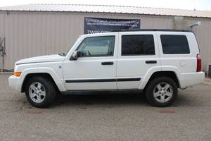 2006 Jeep Commander Base - 4X4 - 2 OWNERS