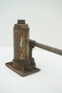 bottle jack
