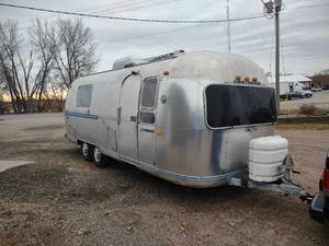 Airstream Land Yacht