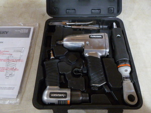 lot 8 image: Husky 12 Impact Wrench Set