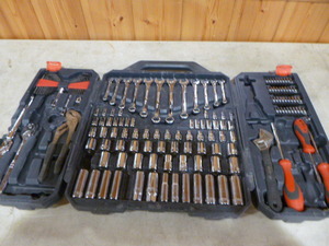 lot 9 image: Socket and Wrench Set