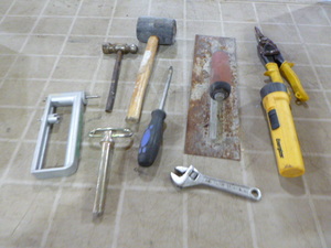 lot 12 image: Miscellaneous Tools
