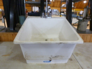lot 23 image: Plastic Utility Sink with Faucet
