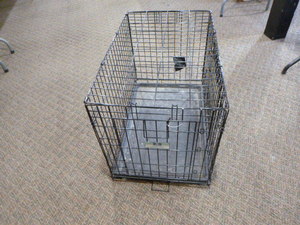 lot 24 image: Top Paw Pet Kennel