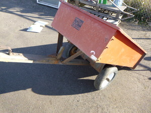 lot 32 image: Agri-Fab Yard Trailer
