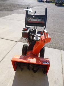 lot 40 image: Ariens ST724 Snowblower