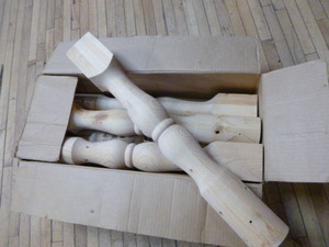 lot 91 image: 5 Wood Table Legs