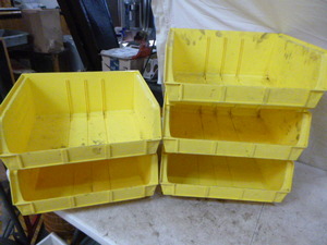 lot 127 image: 5 Stackable Parts Pins