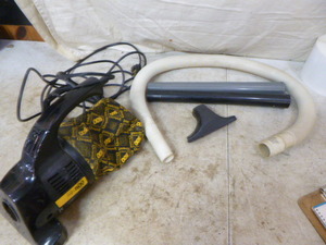 lot 128 image: Royal Dirt Devil Hand Vacuum