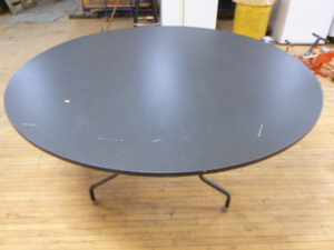 lot 148 image: Large Round Table